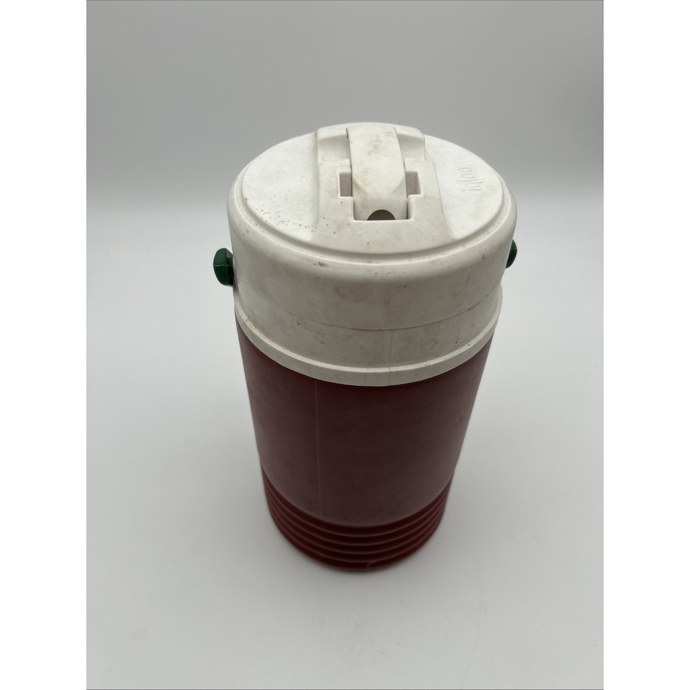 red and white Igloo half-gallon water jug features a classic ribbed base design